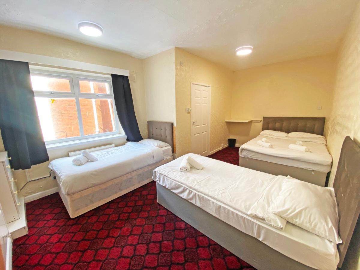 The J & S Hotel Блекпул Екстериор снимка