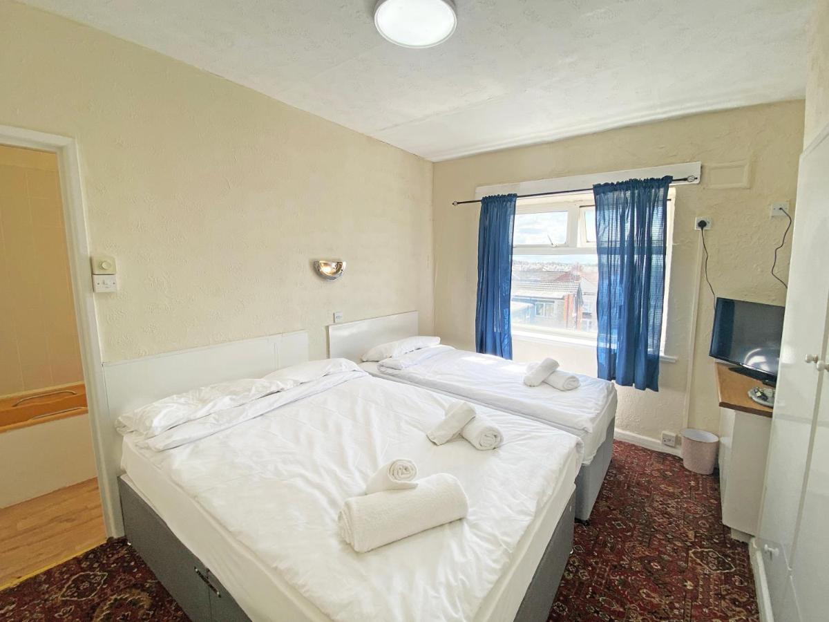 The J & S Hotel Блекпул Екстериор снимка
