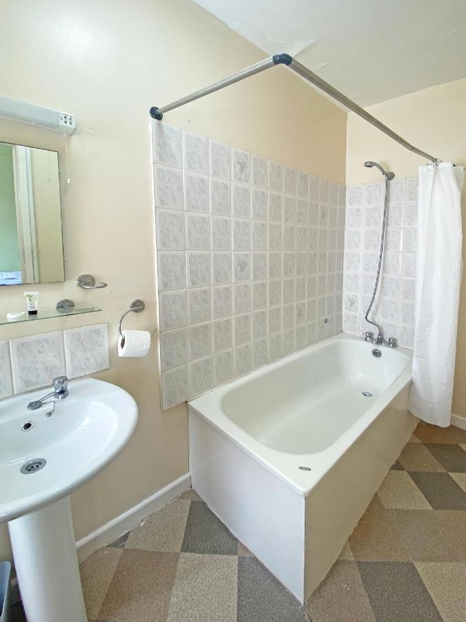 The J & S Hotel Блекпул Екстериор снимка