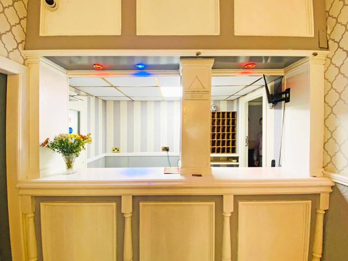The J & S Hotel Блекпул Екстериор снимка