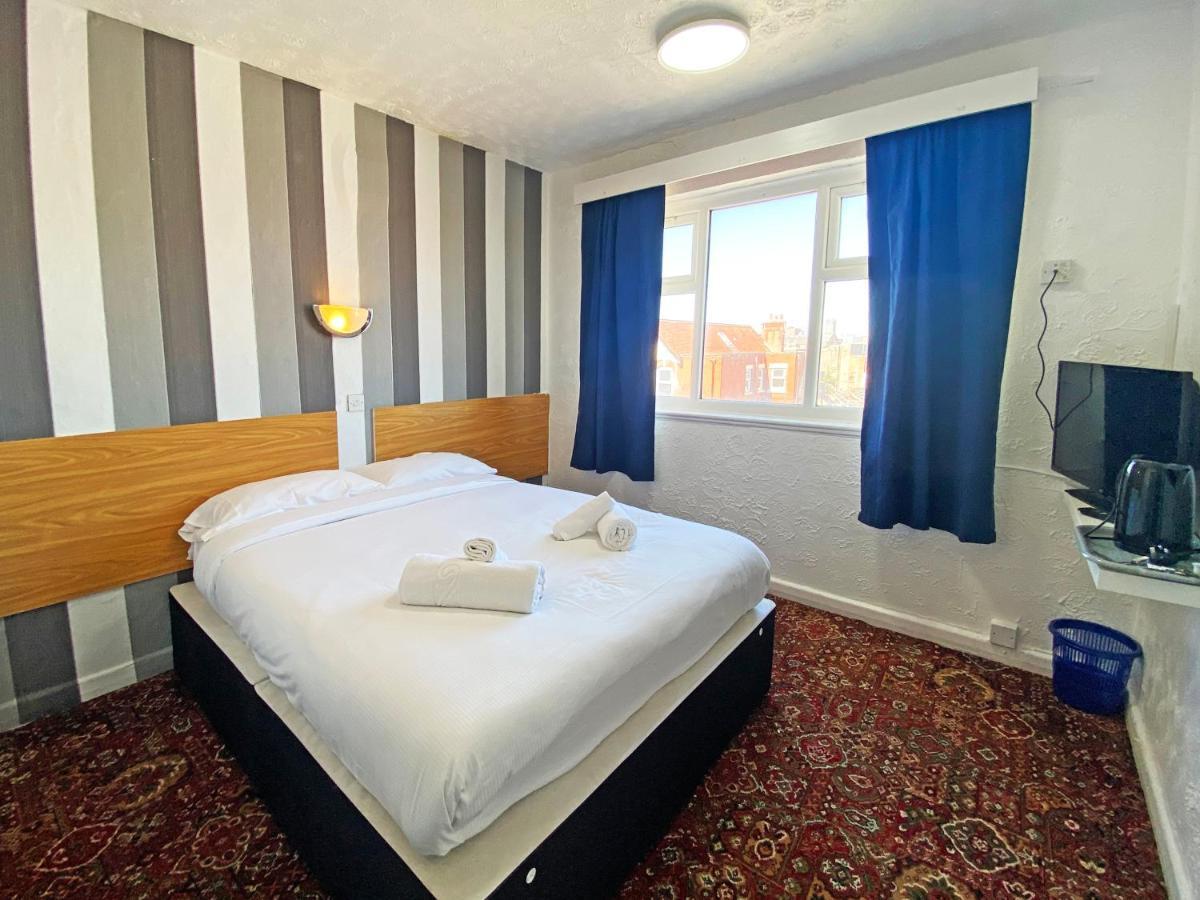 The J & S Hotel Блекпул Екстериор снимка