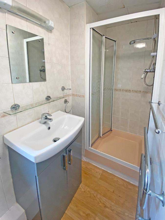 The J & S Hotel Блекпул Екстериор снимка